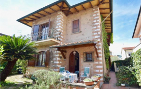 3 Bedroom Pet Friendly Home In Viareggio